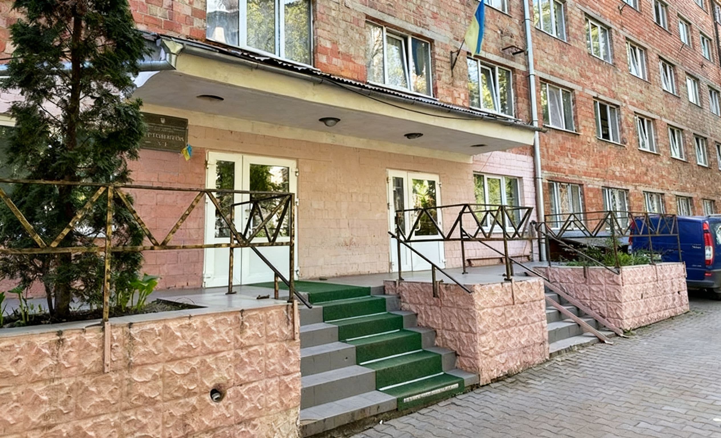 Чернівці: Студенти ЧНУ скаржаться на брак місць у гуртожитках
