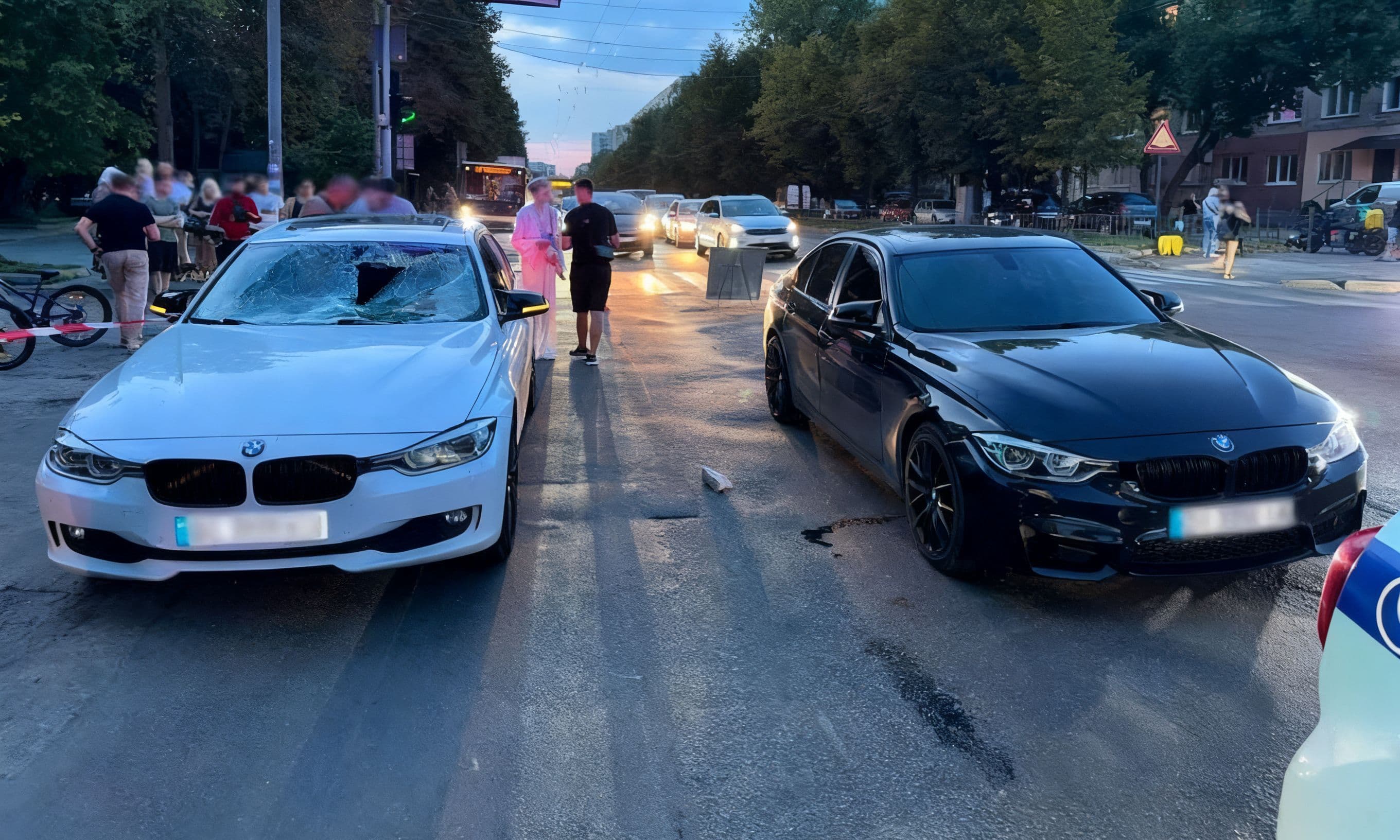 Львів: ДТП за участю двох BMW з постраждалими