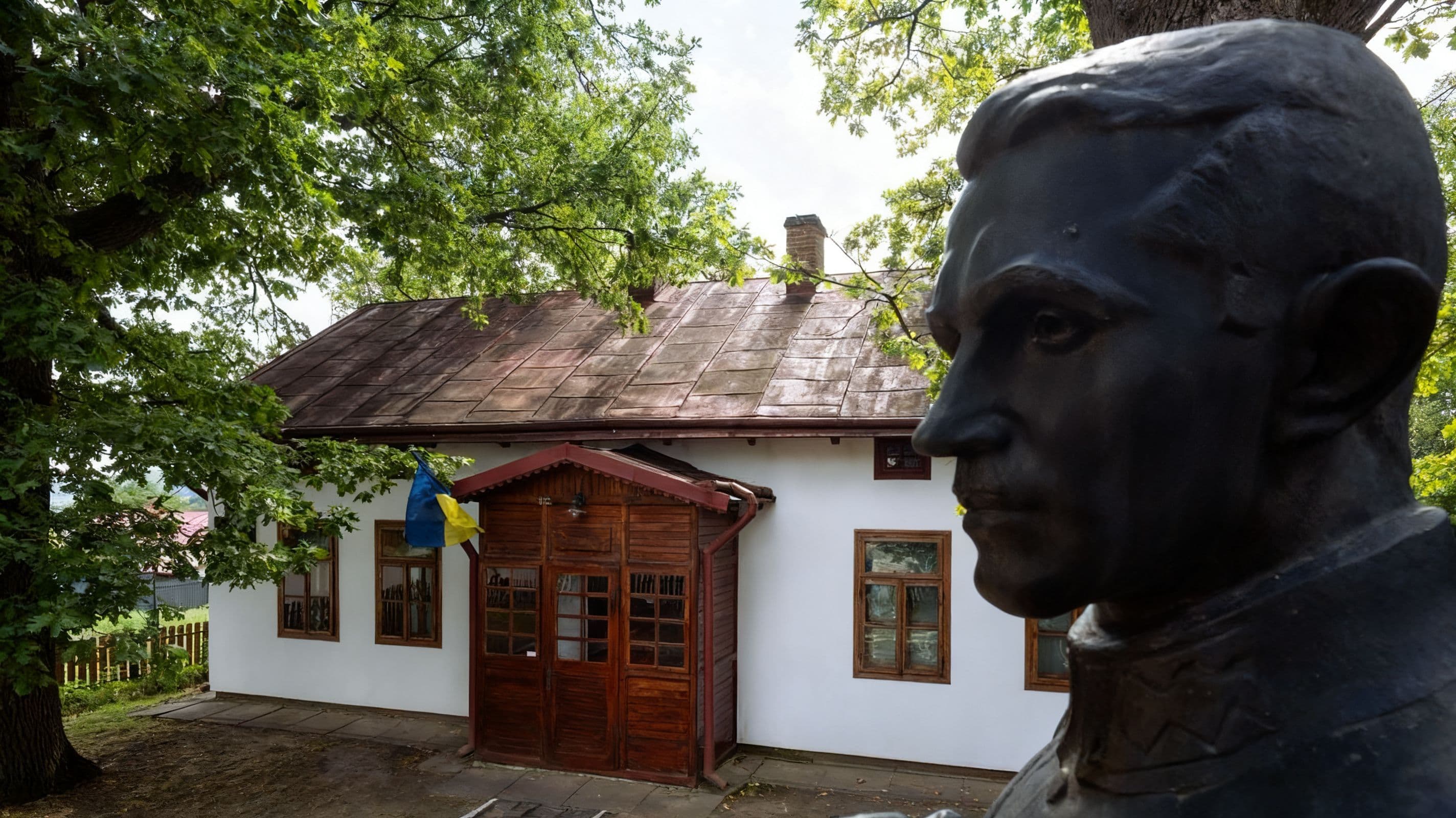 Локація: Музей Євгена Коновальця у Зашкові. Подія: Заплановані роботи з облаштування інклюзивних доріжок.