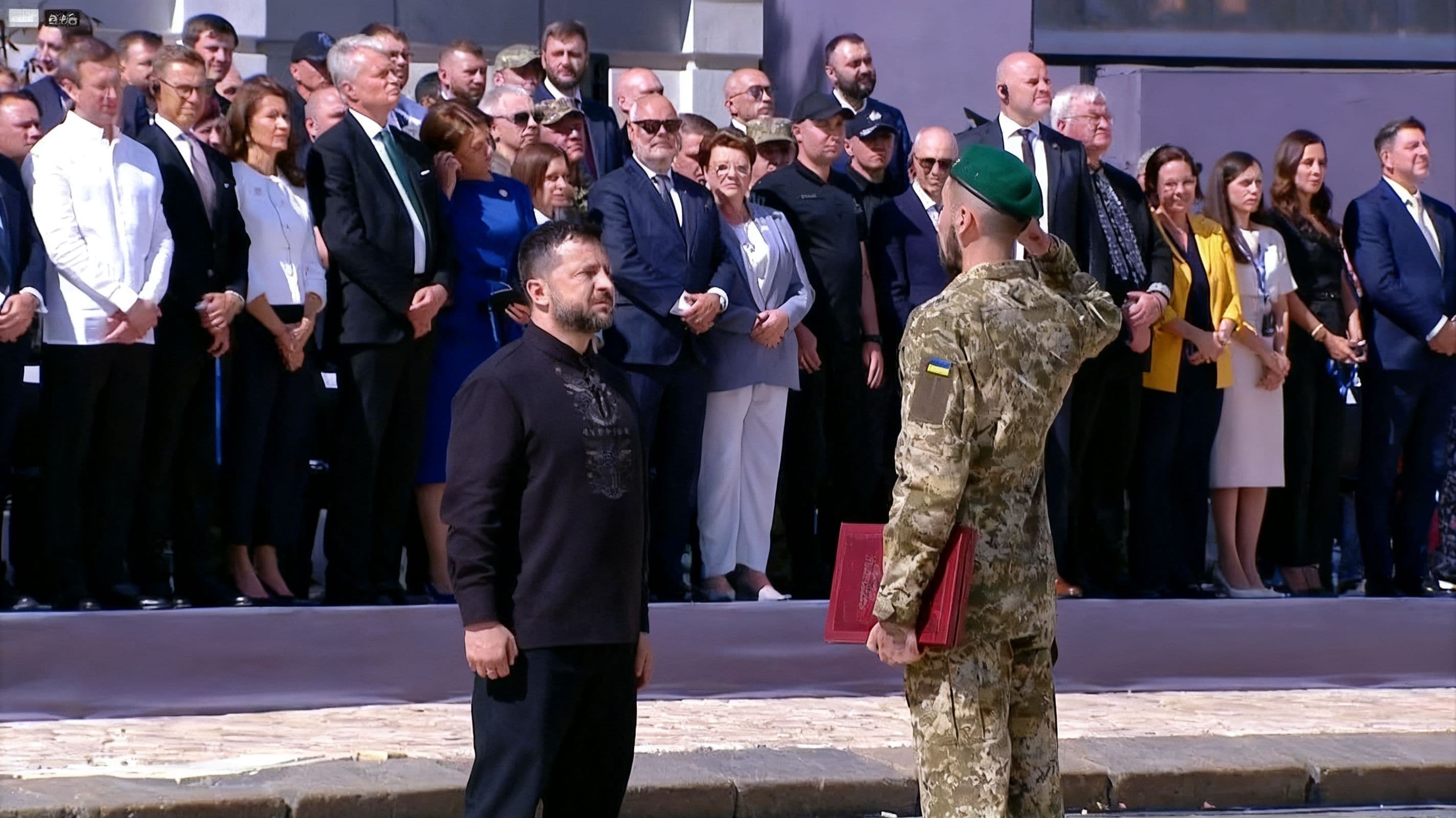 Київ: Президент нагородив Героя України Ростислава Варданяна