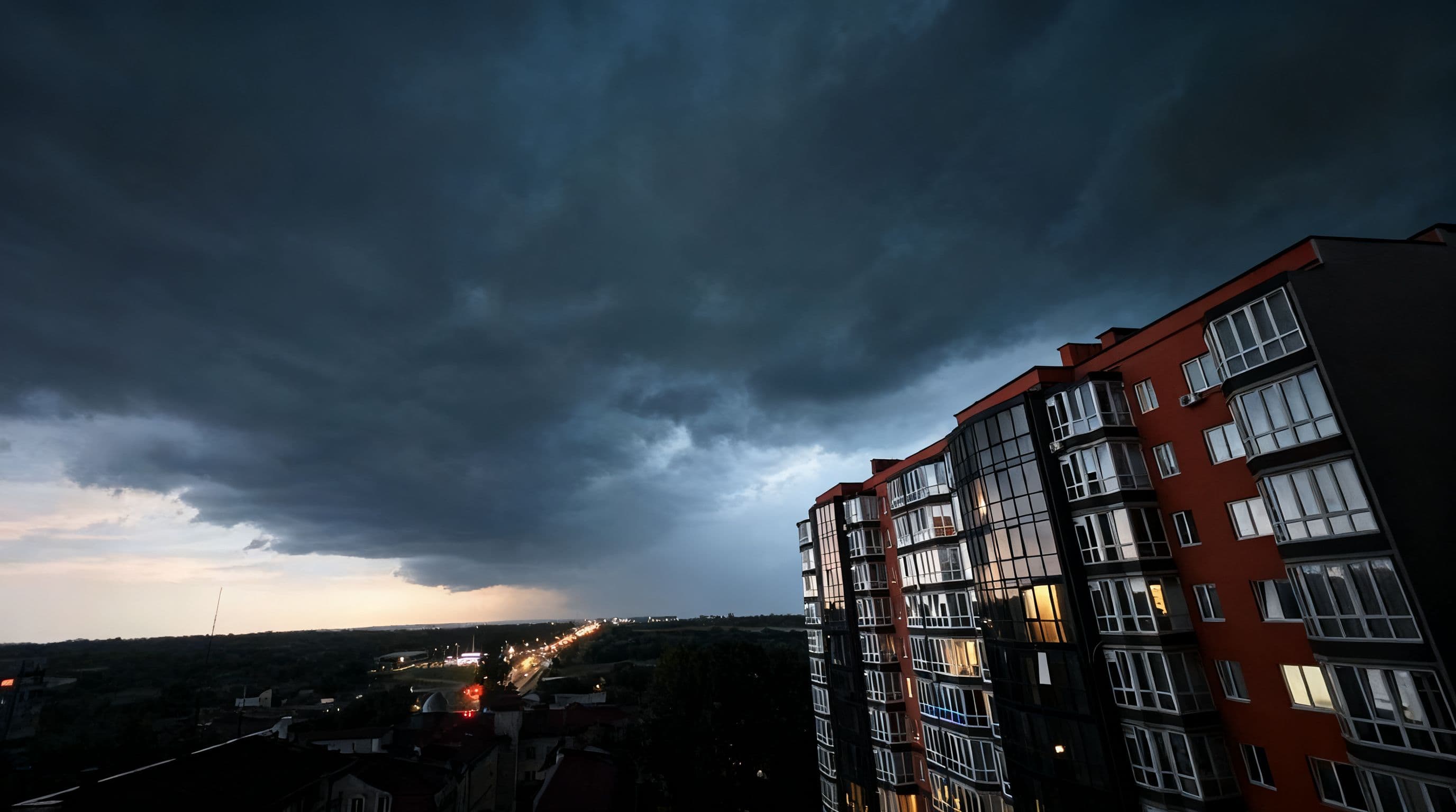 Львів та область: штормове попередження через шквали і грози