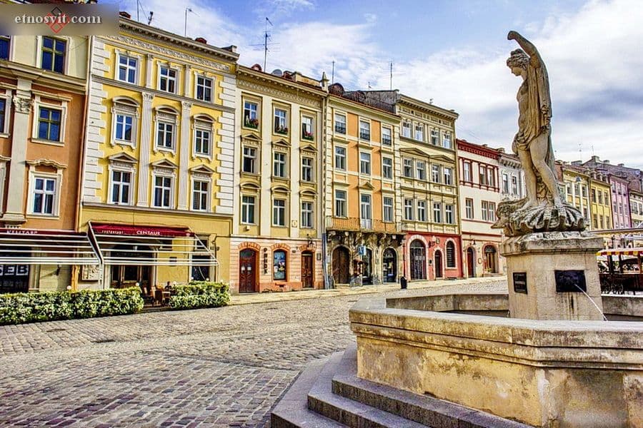 Ploshcha-Rynok-Lviv.jpg