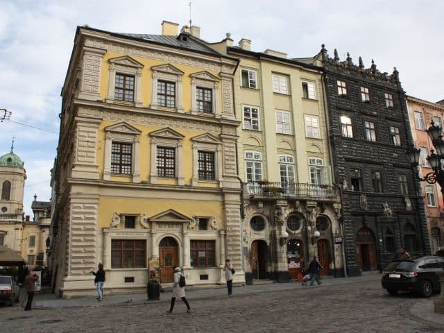 dvorec-bandinelli-na-ploshhadi-rynok.jpg